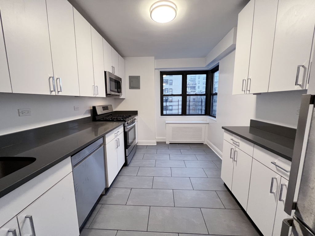 East 88th Street - Photo 2