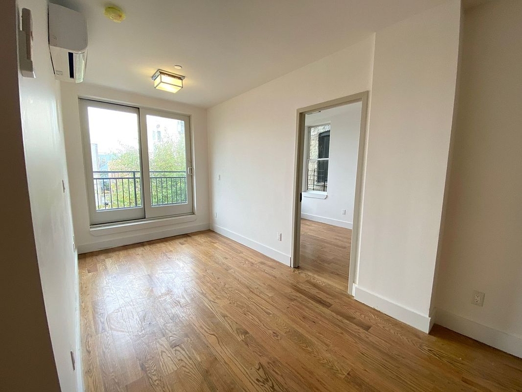 1068 Putnam Ave #4B - Photo 6