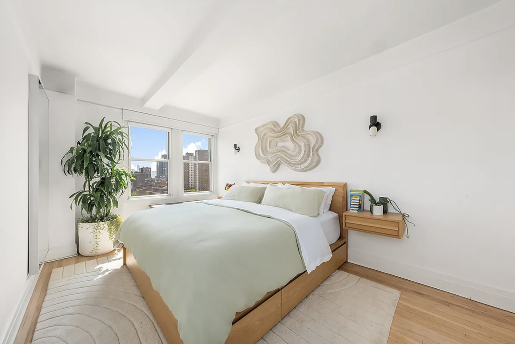 W 20th Street - Photo 2