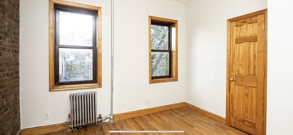 215 Franklin Street - Photo 4