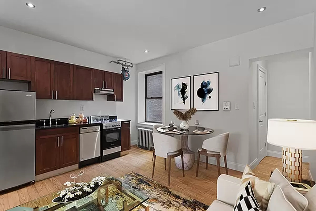 207 West 11th Street - Photo 2