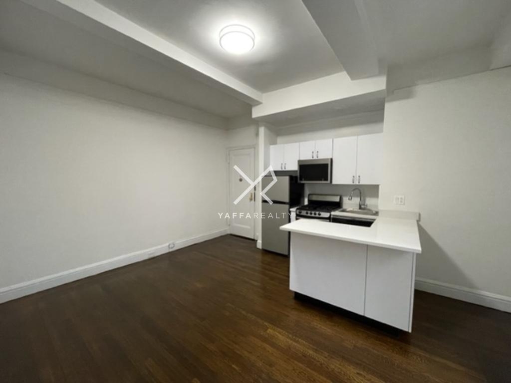 140 East 46th Street - Photo 1