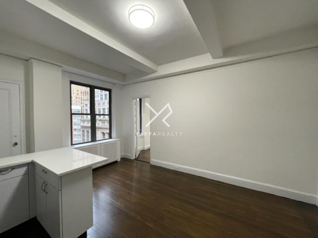 140 East 46th Street - Photo 5