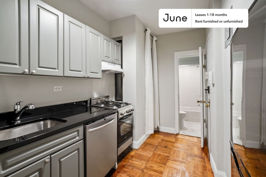 715 East 5th Street - Photo 1