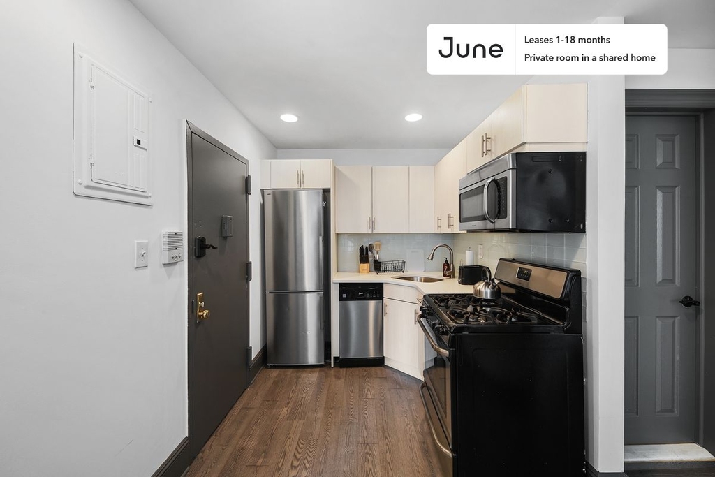 345 East 21st Street - Photo 12