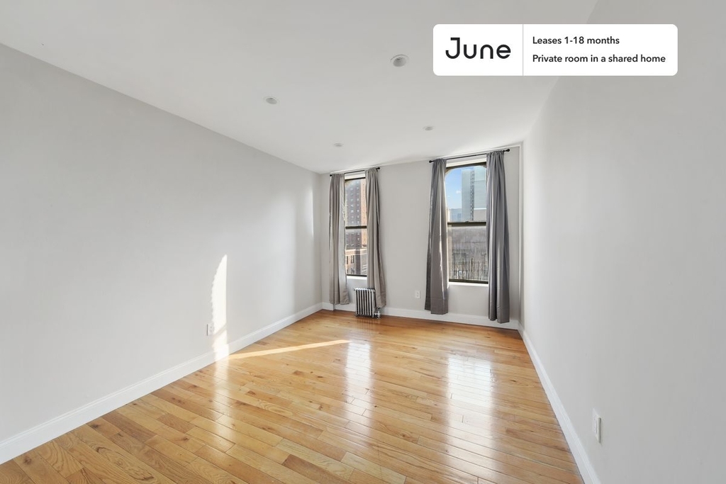 23 East 109th Street - Photo 1