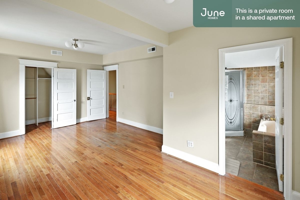 1334 Newton Street Northeast - Photo 2