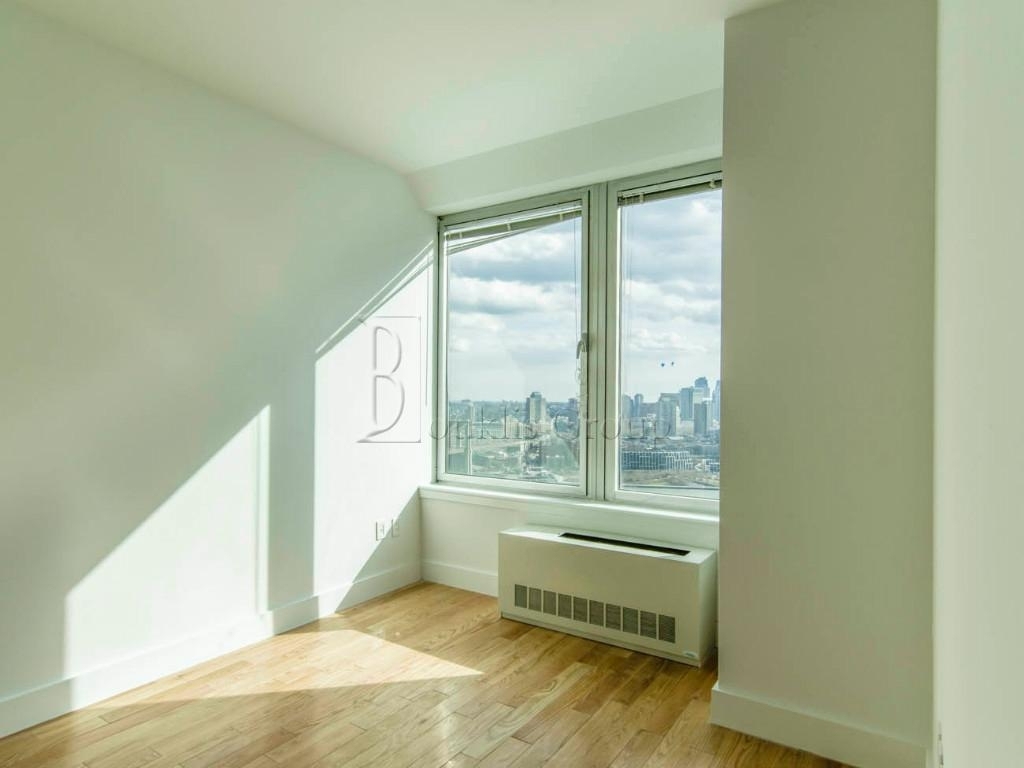 Convertible 3 bedroom with East River Views - Photo 3