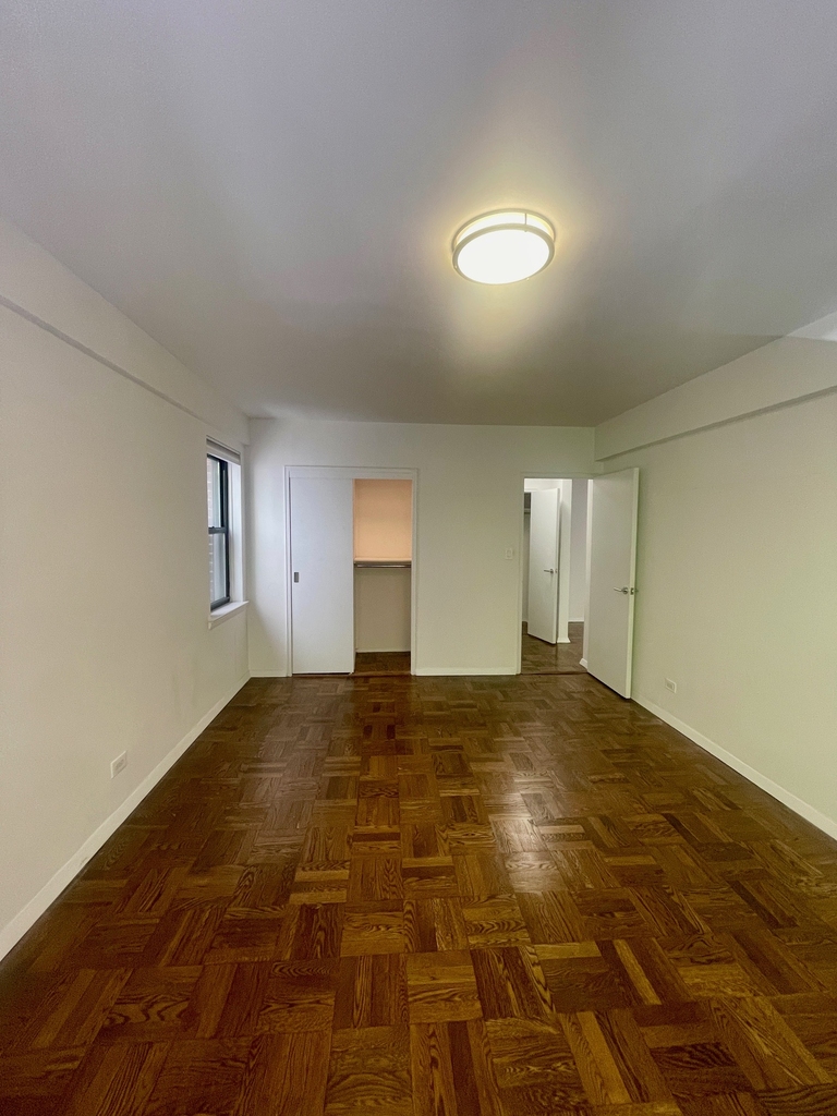 20 Beekman Place - Photo 13