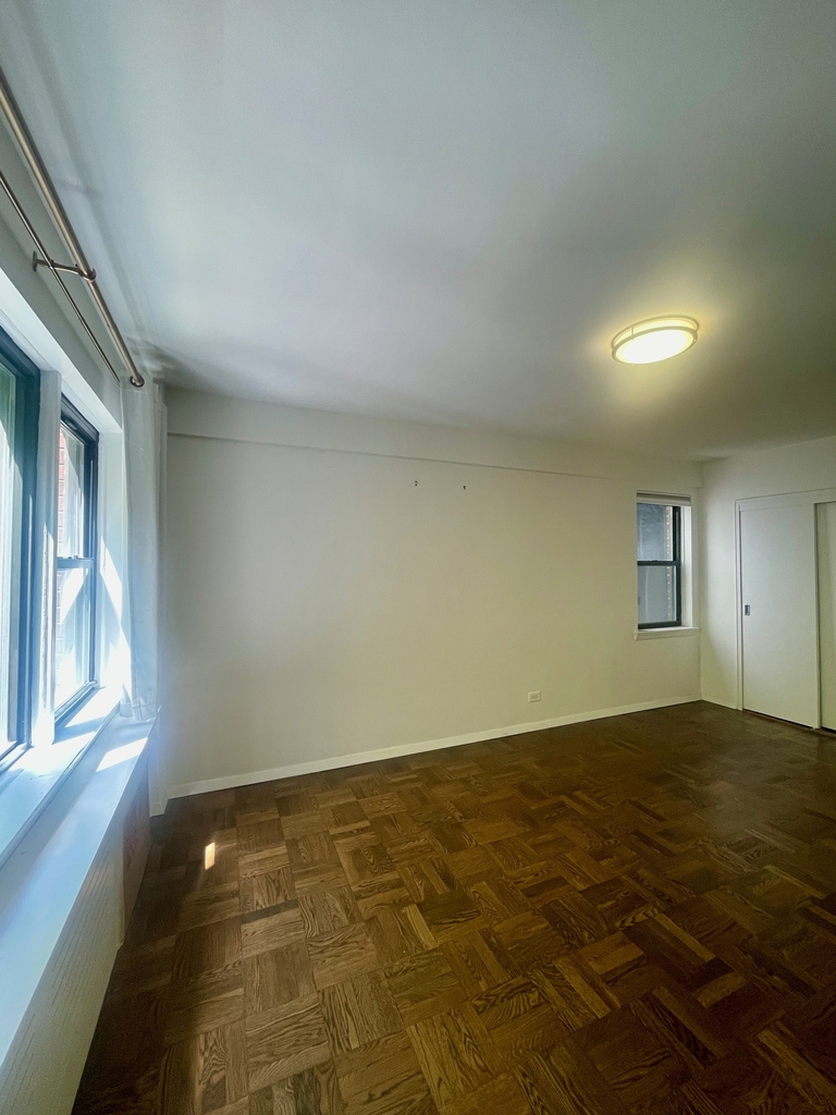 20 Beekman Place - Photo 12