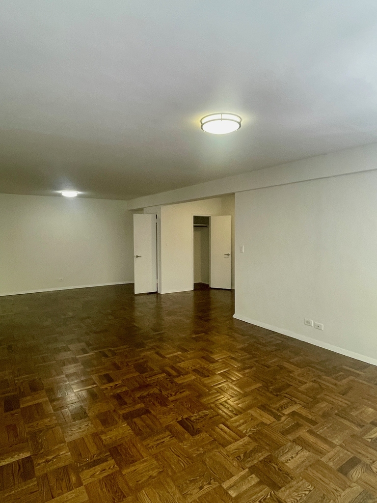 20 Beekman Place - Photo 10