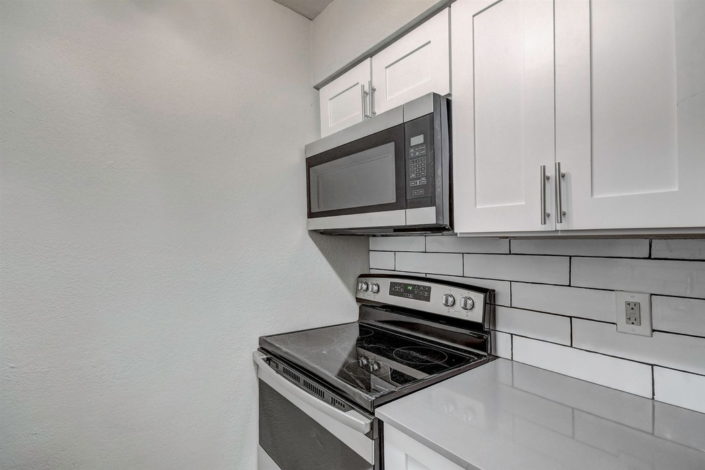 17425 N. 19th Ave. - Photo 4