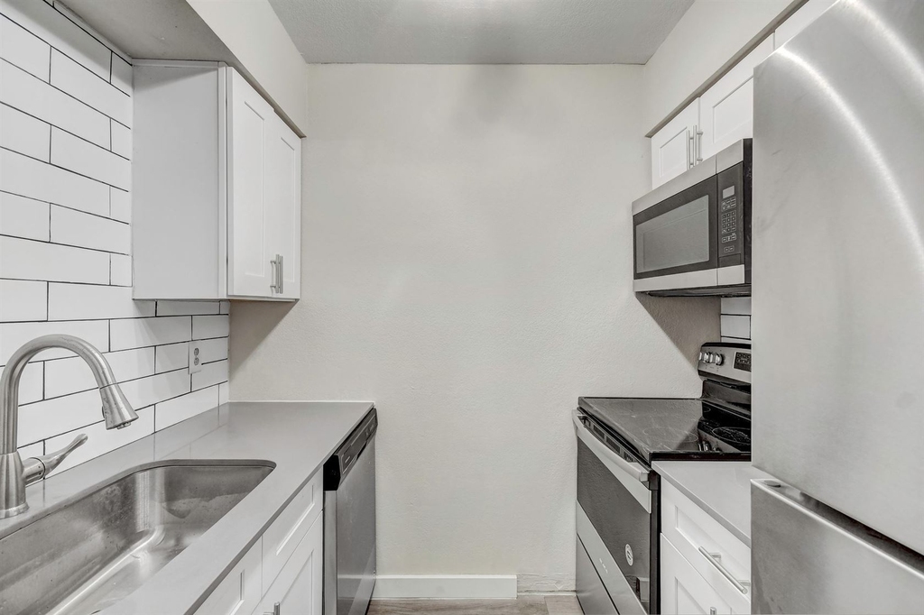 17425 N. 19th Ave. - Photo 1