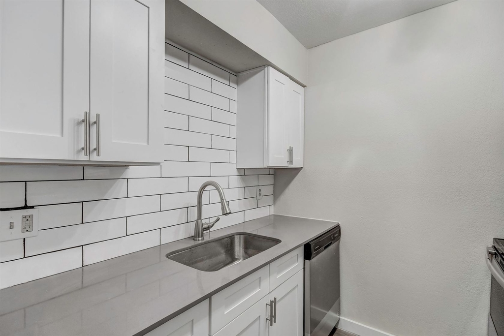 17425 N. 19th Ave. - Photo 2