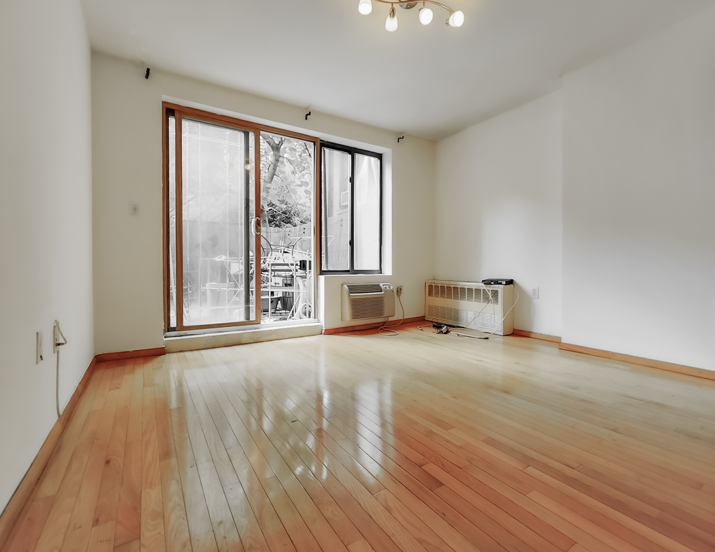 212 East 10th Street - Photo 4