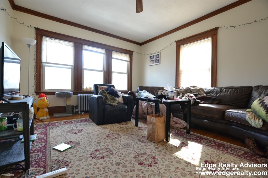 30 Falkland St - Photo 2