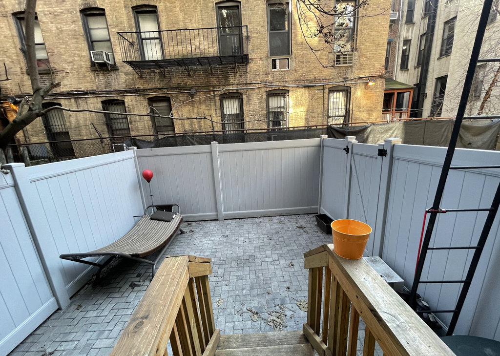 West 52nd street - Photo 4