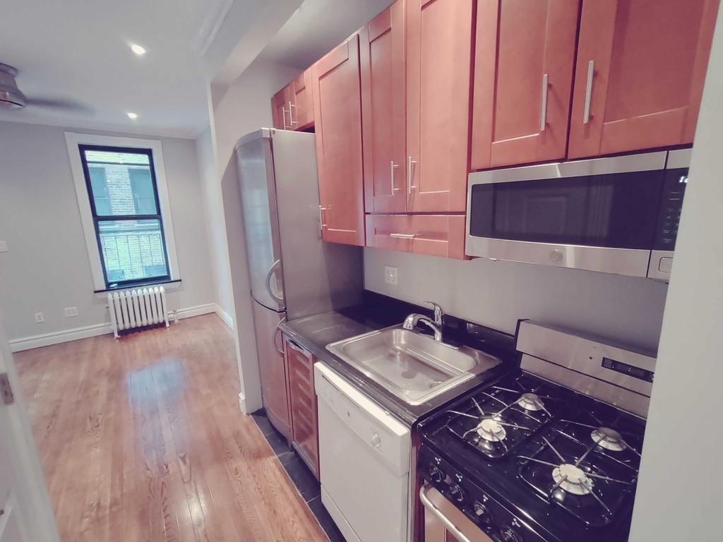 336 East 18th Street - Photo 1