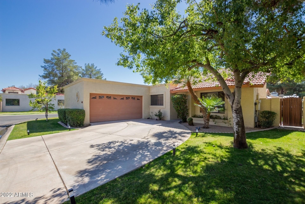 311 E Pinon Way - Photo 1