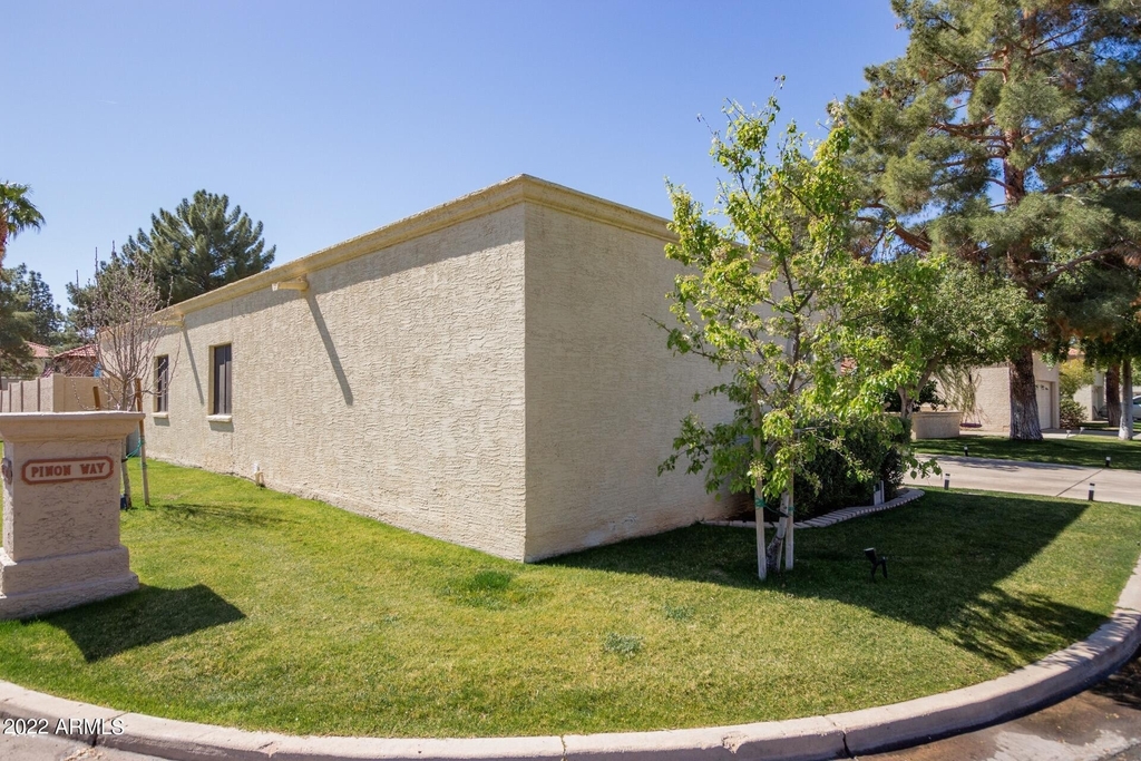 311 E Pinon Way - Photo 0