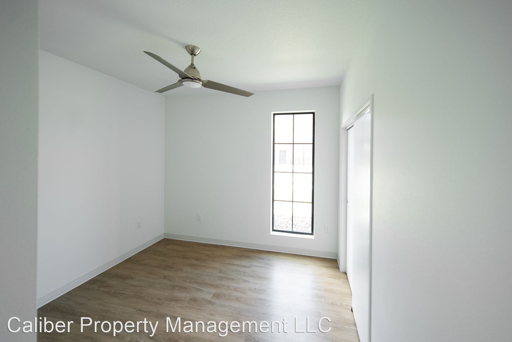 1235 Sw Merchant Street - Photo 2