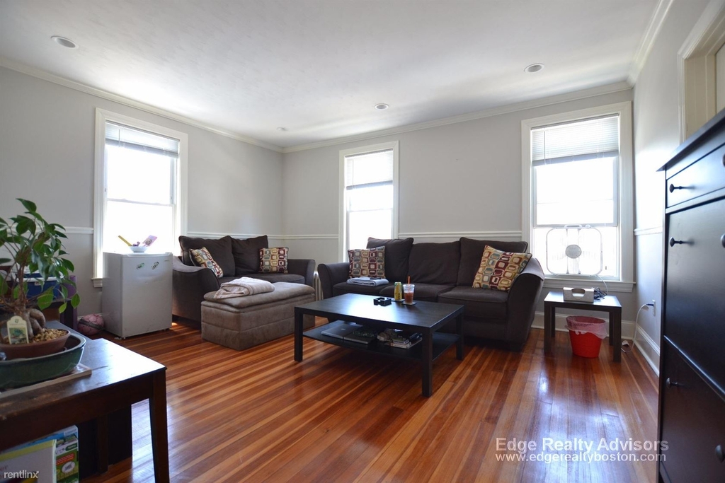 33 Bigelow St Apt 2 - Photo 3