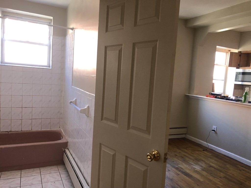 686 Bergen Ave - Photo 3