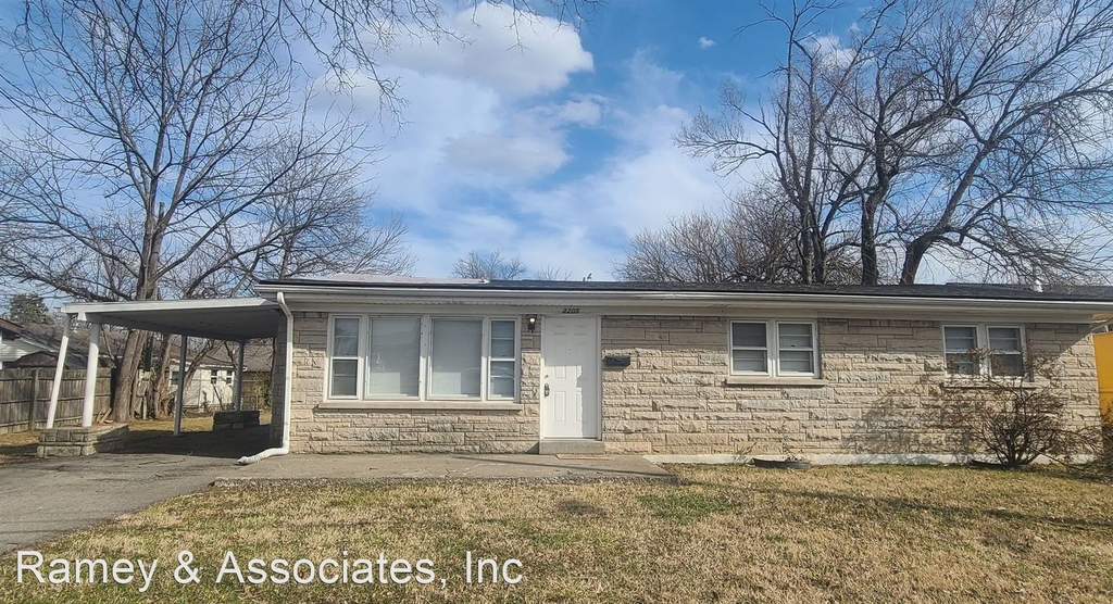 2205 S 35th St - Photo 0