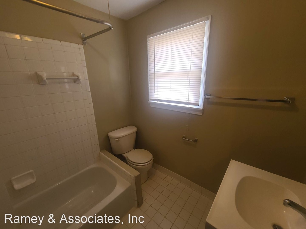 2205 S 35th St - Photo 11