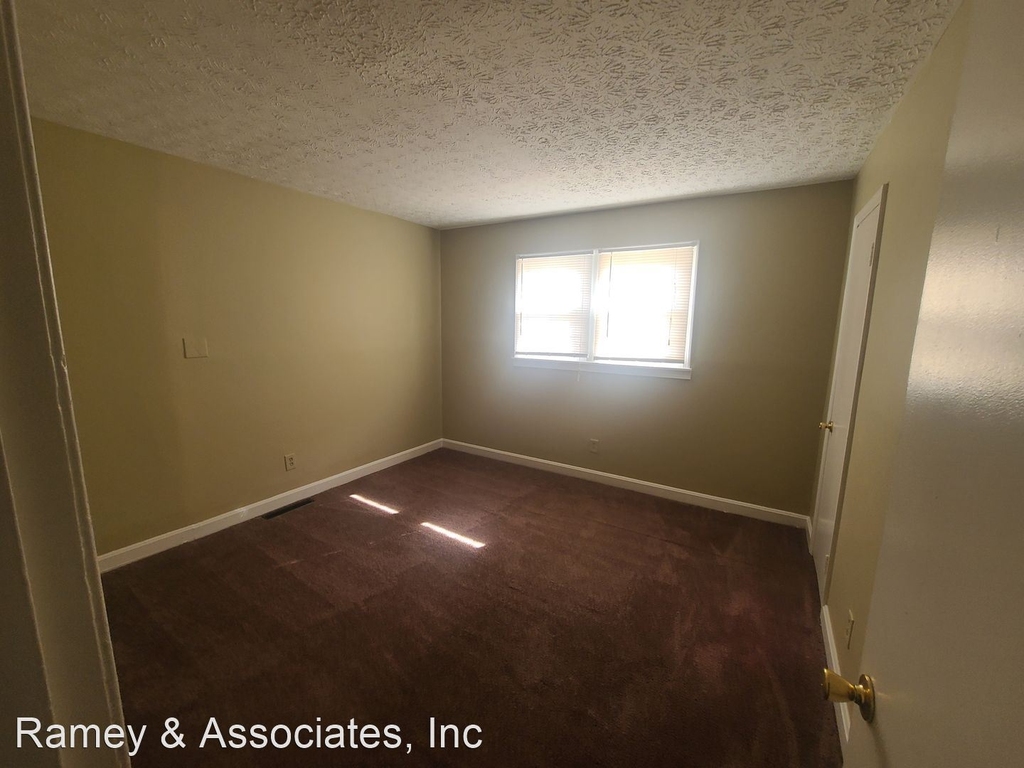 2205 S 35th St - Photo 9