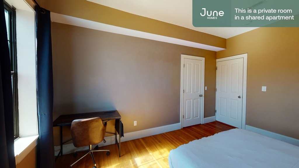 1592 Beacon Street - Photo 6