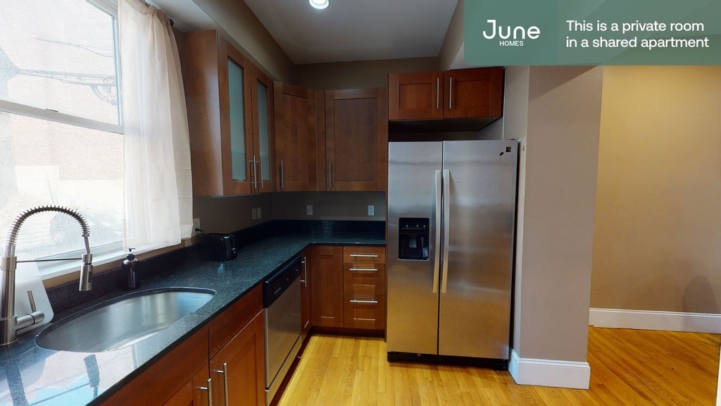 1592 Beacon Street - Photo 16