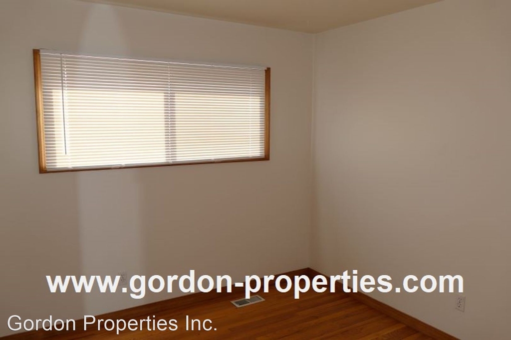 1131 Ne 72nd Ave - Photo 24