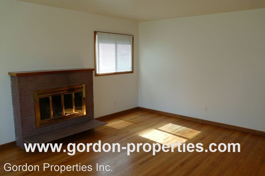 1131 Ne 72nd Ave - Photo 1