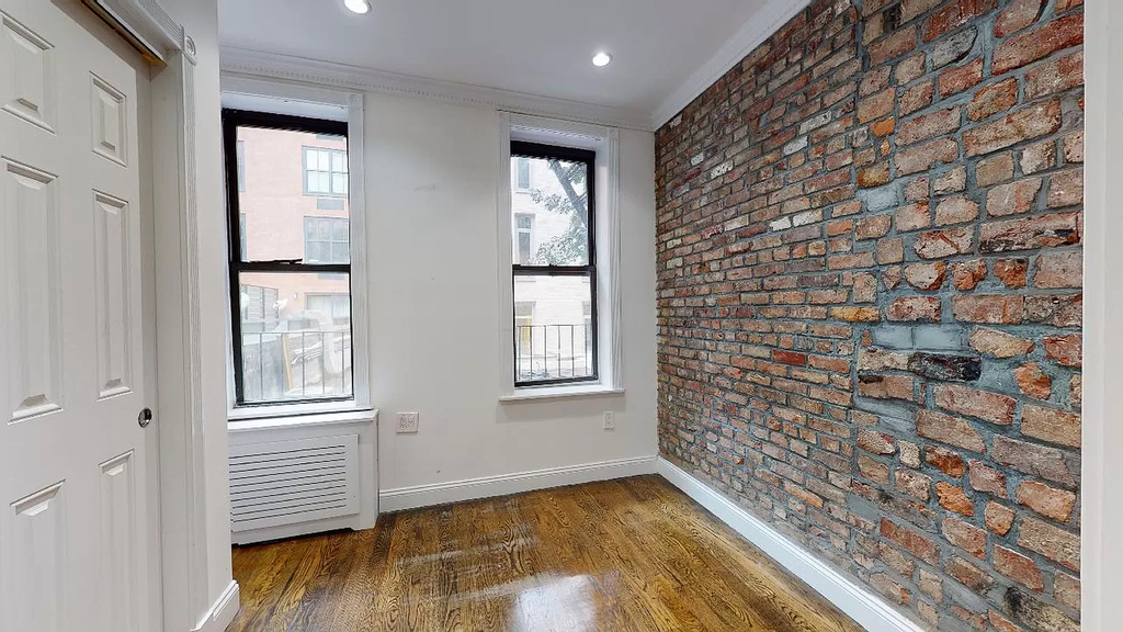 307 Mott Street - Photo 3