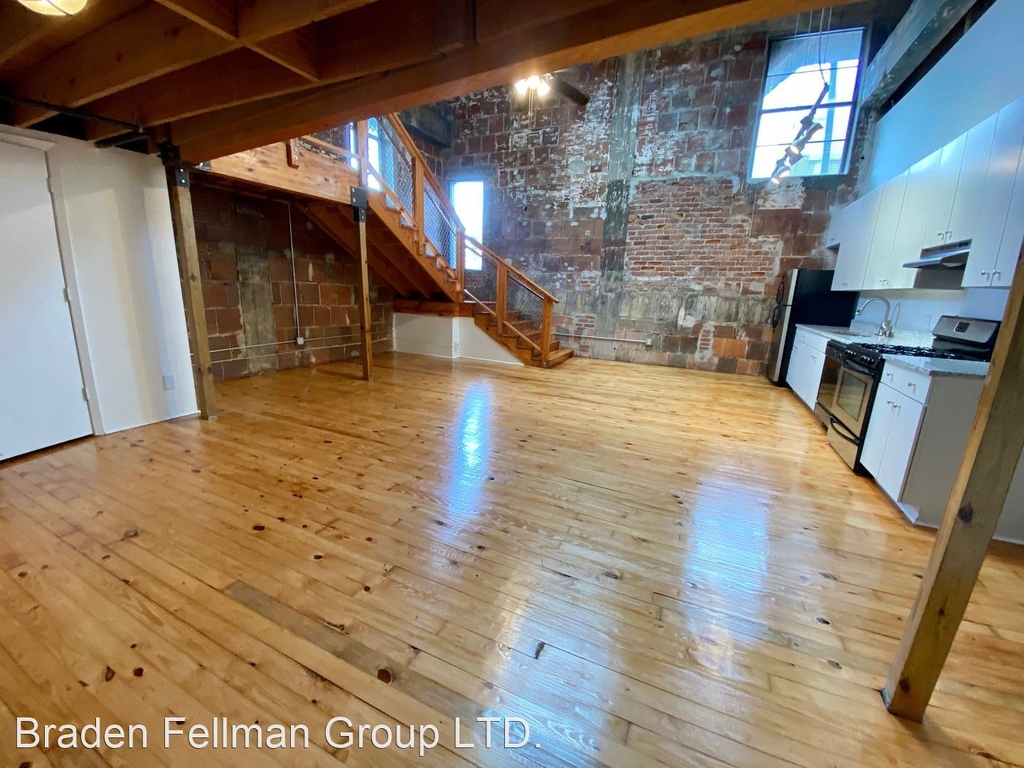 105 Sycamore Place - Photo 1
