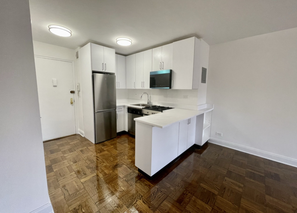 East 35th Street - Photo 4