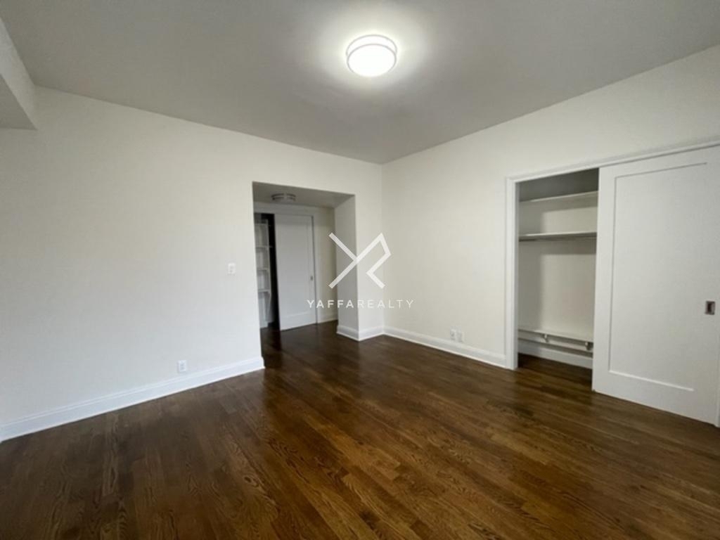 401 East 88th Street - Photo 4