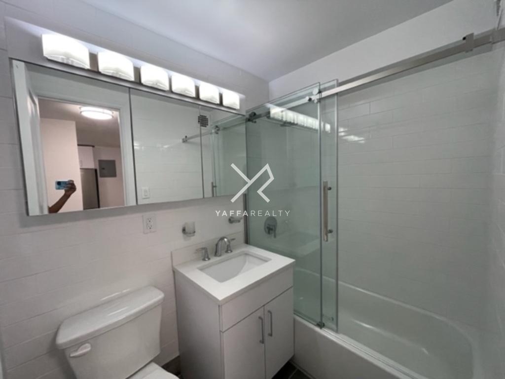 401 East 88th Street - Photo 2