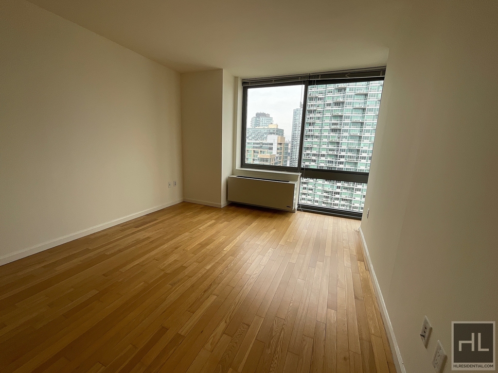 48 Avenue - Photo 2