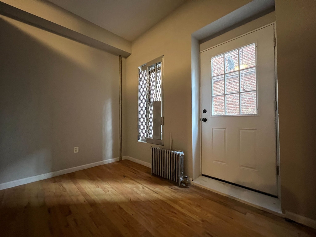 1349 Amsterdam Ave - Photo 2