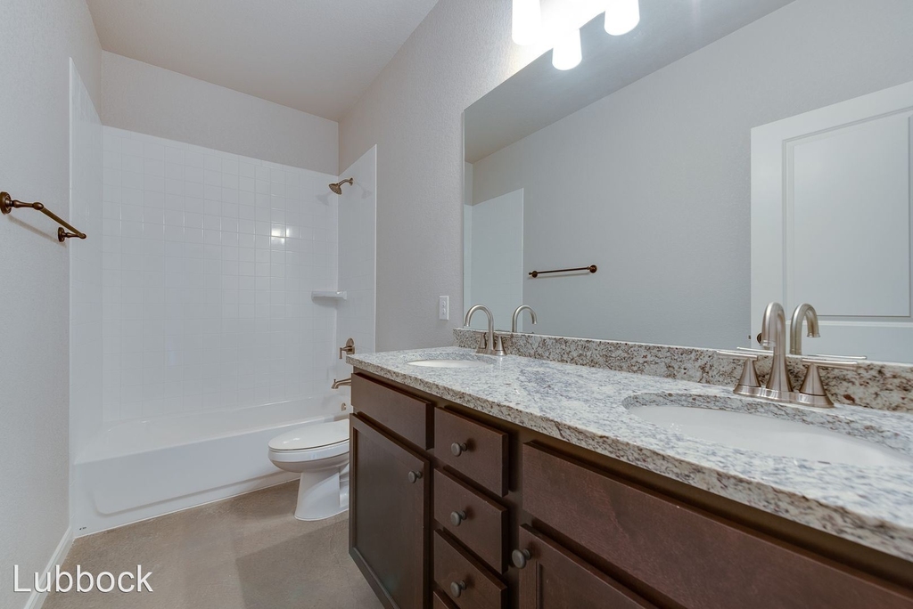 2725 Lubbock Avenue - Photo 9