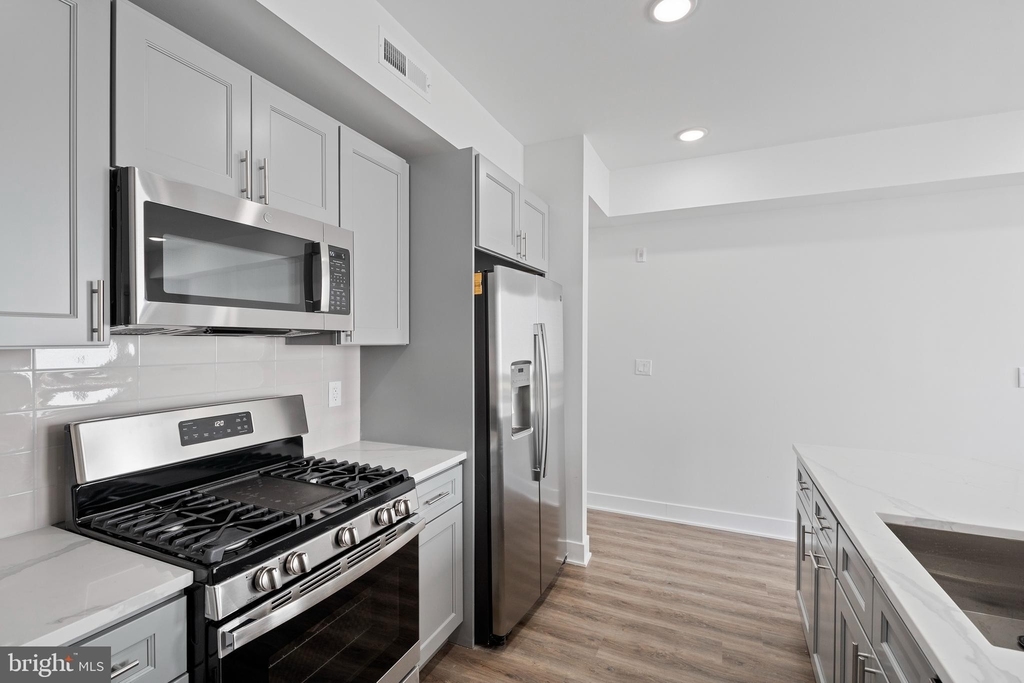 321 W Berks Street - Photo 5