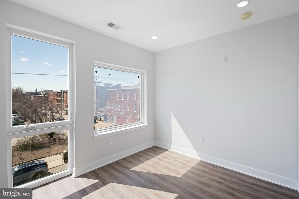 321 W Berks Street - Photo 17