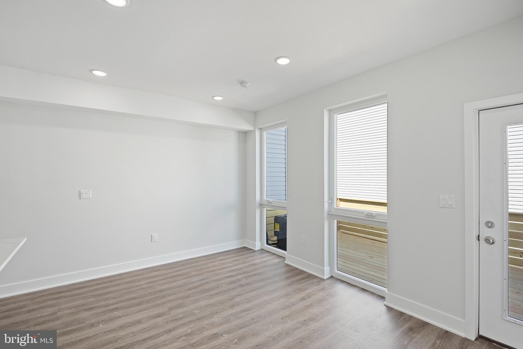 321 W Berks Street - Photo 12