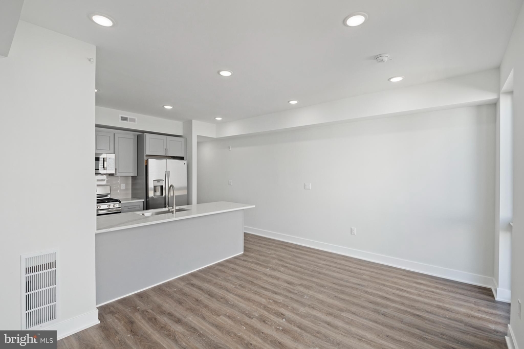 321 W Berks Street - Photo 10