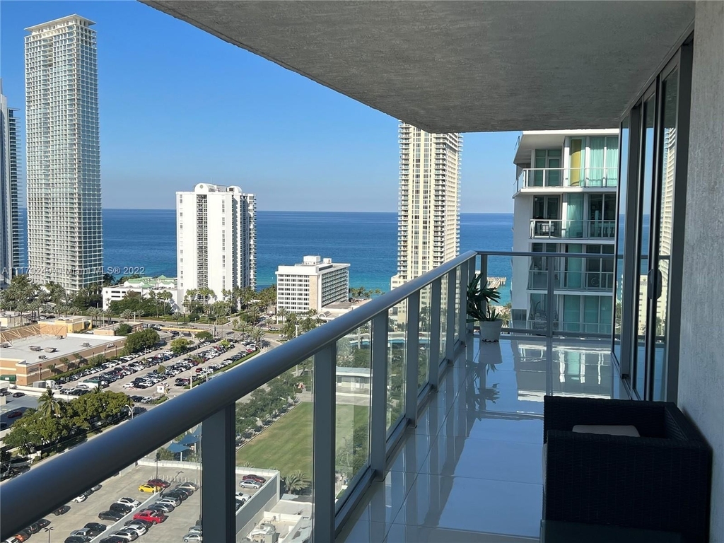 330 Sunny Isles Blvd - Photo 2