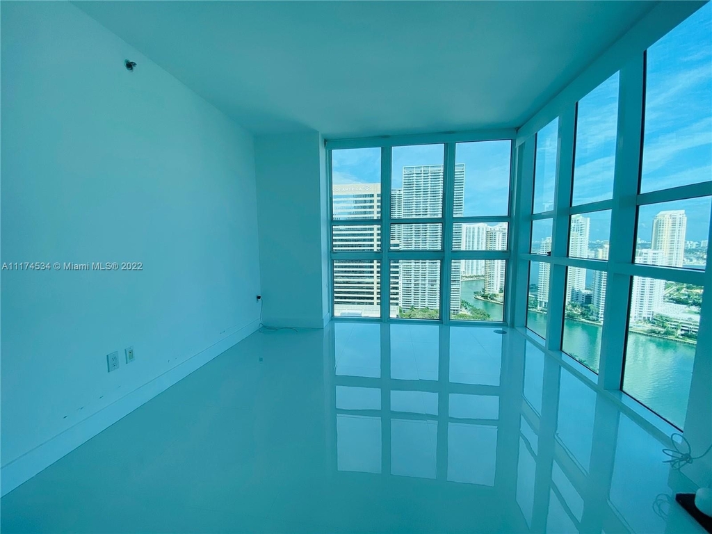 950 Brickell Bay Dr - Photo 4