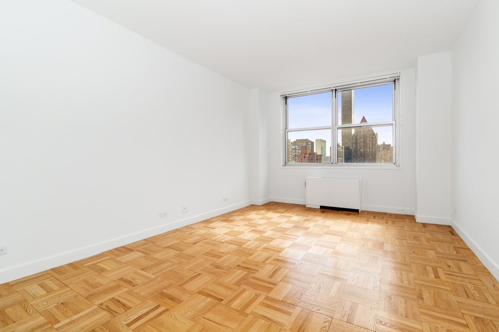 East 39th Street - Photo 1