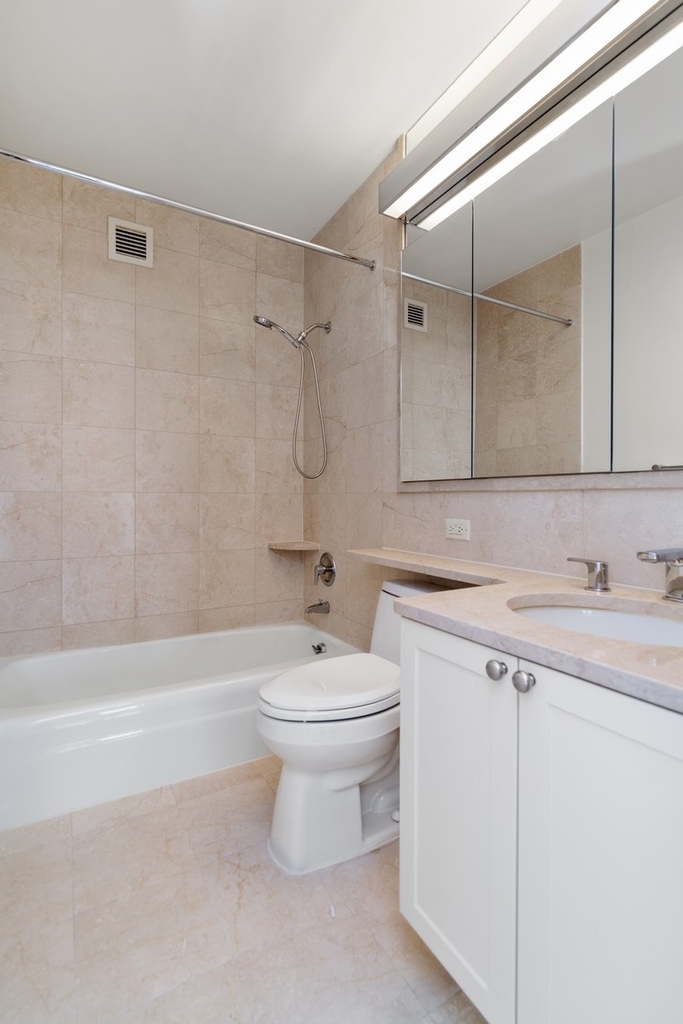 East 39th Street - Photo 8